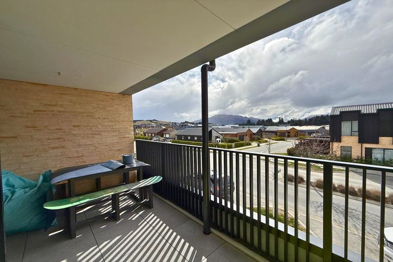 Photo of property in 4/7 Northlake Drive, Wanaka, 9305