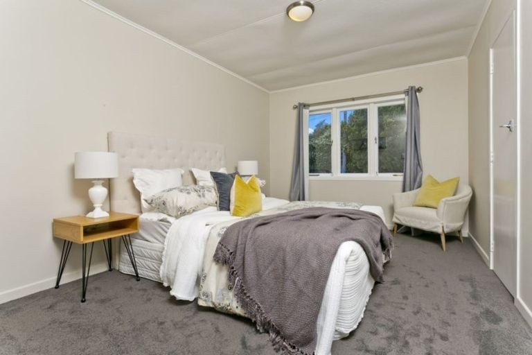 Photo of property in 2/84 Forrest Hill Road, Forrest Hill, Auckland, 0620