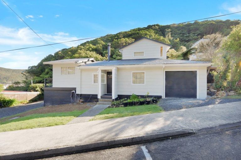Photo of property in 12 Arthur Crescent, Waikawa, Picton, 7220