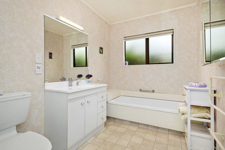 Photo of property in 3/161 Main Road, Tawa, Wellington, 5028