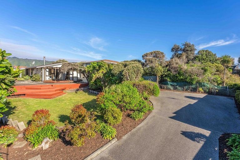 Photo of property in 10 Jane Street, Waikanae Beach, Waikanae, 5036