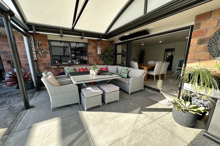 Photo of property in 18 Parkhaven Drive, Rosehill, Papakura, 2113