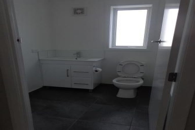 Photo of property in 96 Chislehurst Street, Henderson, Auckland, 0612