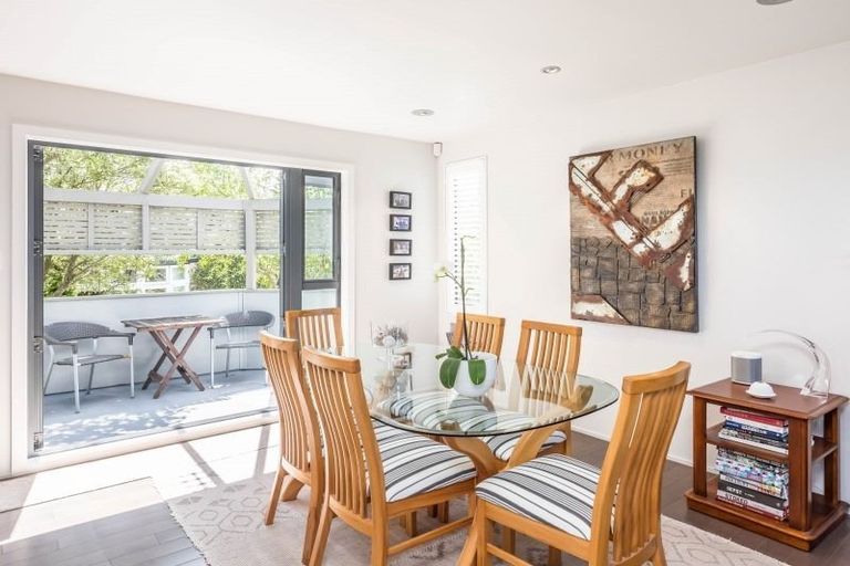 Photo of property in 10 Indus Street, Khandallah, Wellington, 6035