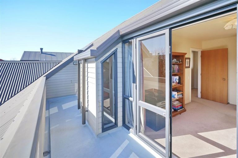 Photo of property in 2/112 Memorial Avenue, Burnside, Christchurch, 8053