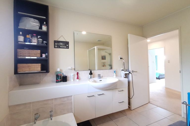 Photo of property in 49 Crawford Avenue, Mangere Bridge, Auckland, 2022