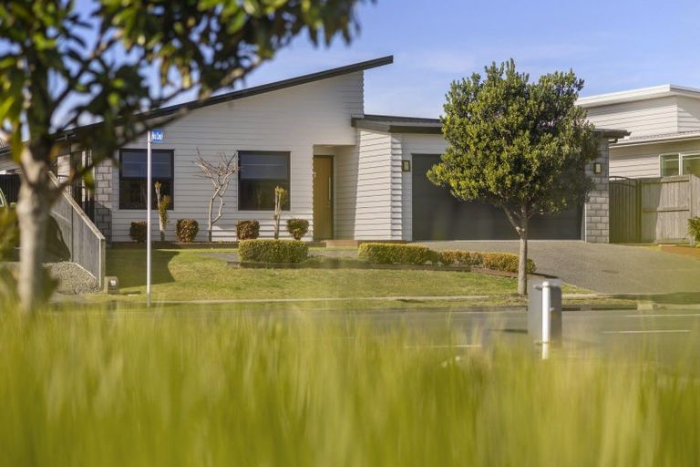 Photo of property in 79 Sandhurst Drive, Papamoa Beach, Papamoa, 3118