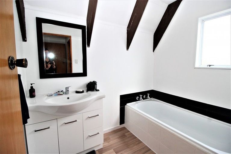 Photo of property in 11 Ross Street, Woodville, 4920