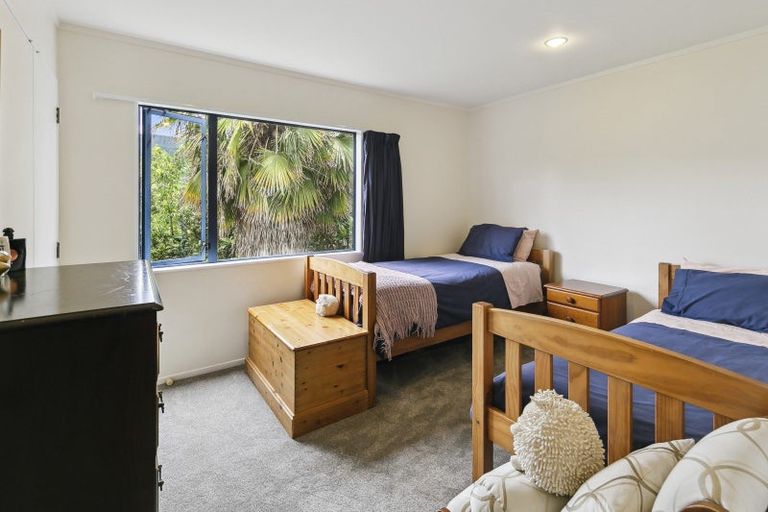 Photo of property in 21 Court Road, Tawa, Wellington, 5028