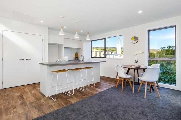 Photo of property in 10a Rewa Terrace, Tawa, Wellington, 5028