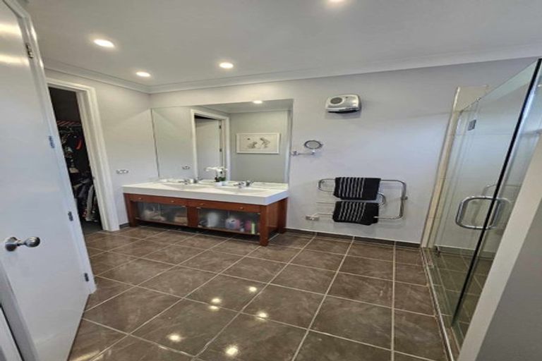 Photo of property in 39 Heynes Place, Clive, 4102