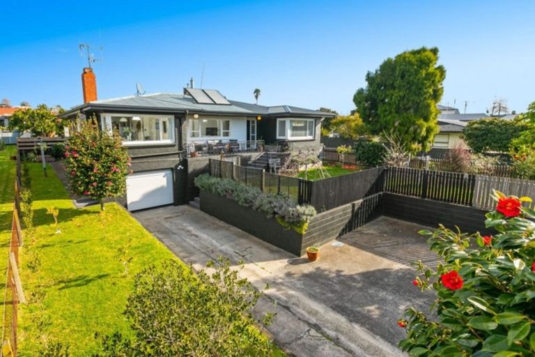 Photo of property in 242 Ngatai Road, Otumoetai, Tauranga, 3110