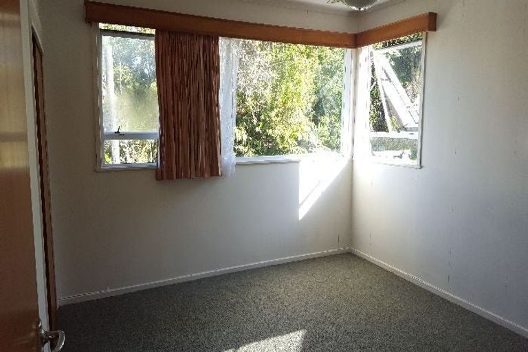 Photo of property in 4 Cypress Place, Sunnynook, Auckland, 0620