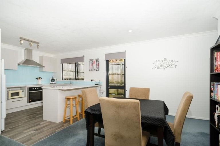 Photo of property in 21 View Ridge Drive, Ranui, Auckland, 0612