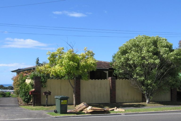 Photo of property in 1/207 East Coast Road, Castor Bay, Auckland, 0620