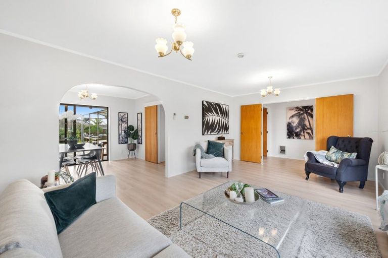 Photo of property in 57 Dalwhinnie Parade, Highland Park, Auckland, 2010