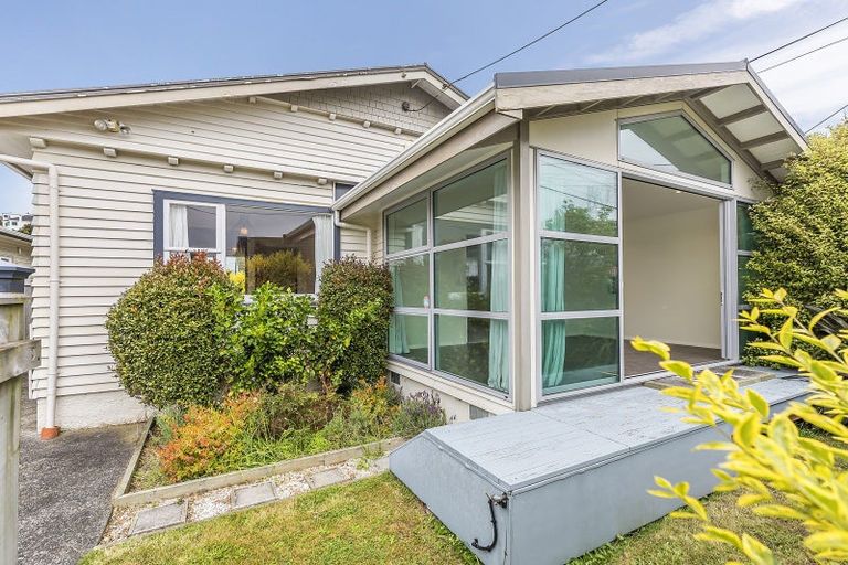 Photo of property in 37 Glamis Avenue, Strathmore Park, Wellington, 6022