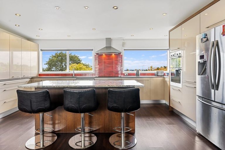 Photo of property in 7 Elizabeth Place, Mairangi Bay, Auckland, 0630