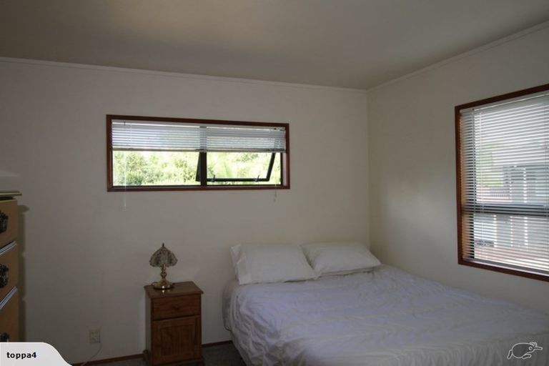Photo of property in 2/11 Firle Place, Green Bay, Auckland, 0604