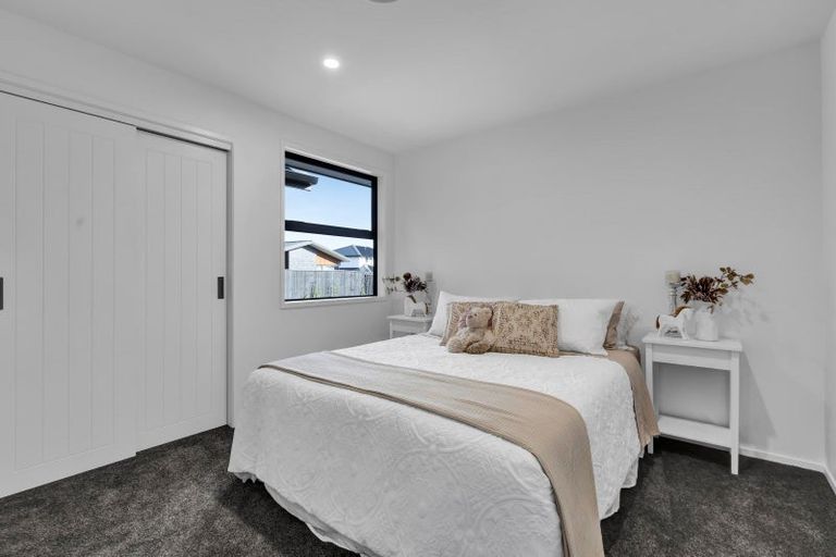 Photo of property in 6 Oliver O'leary Way, Westown, New Plymouth, 4310