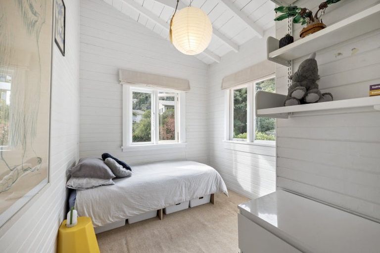 Photo of property in 28 Totara Street, Eastbourne, Lower Hutt, 5013