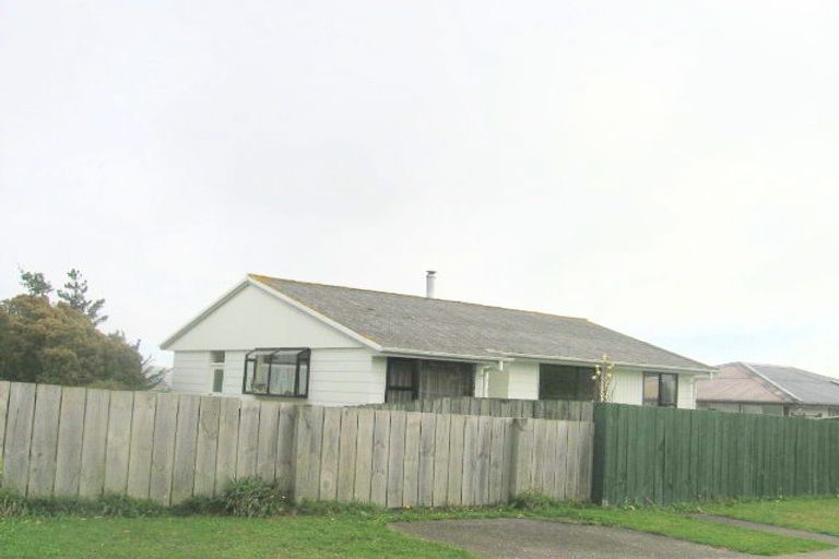 Photo of property in 22 Sasanof View, Ascot Park, Porirua, 5024