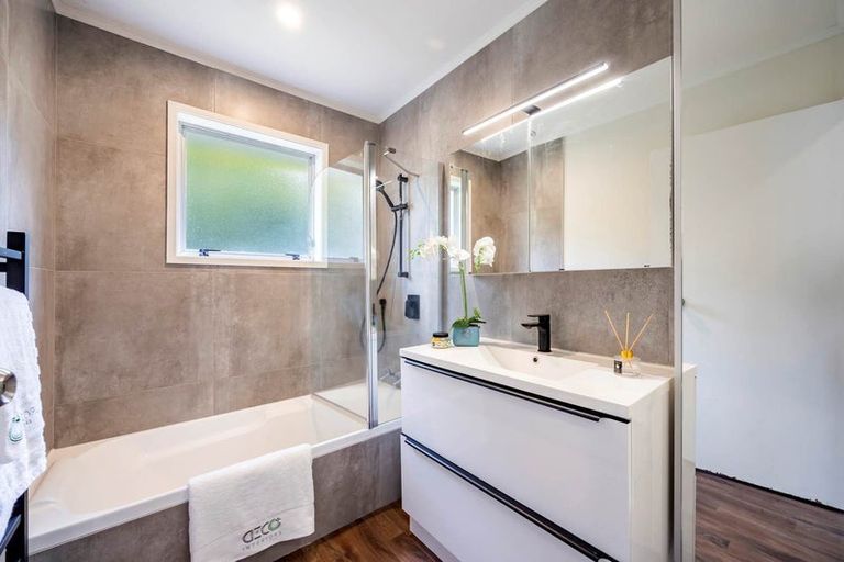 Photo of property in 138 Moire Road, West Harbour, Auckland, 0618