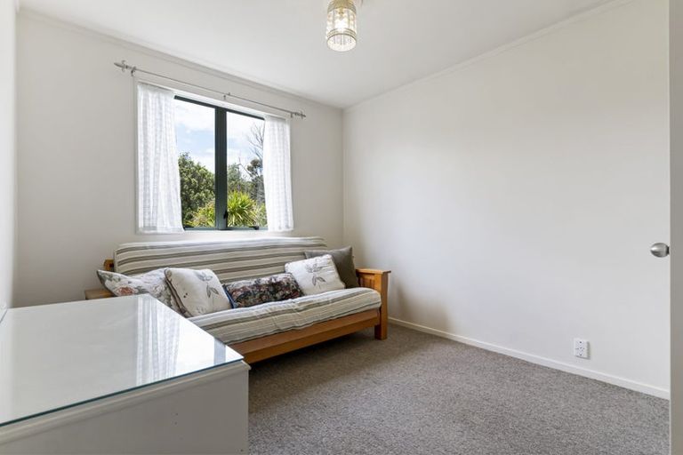 Photo of property in 16 Landsdale Place, Massey, Auckland, 0614