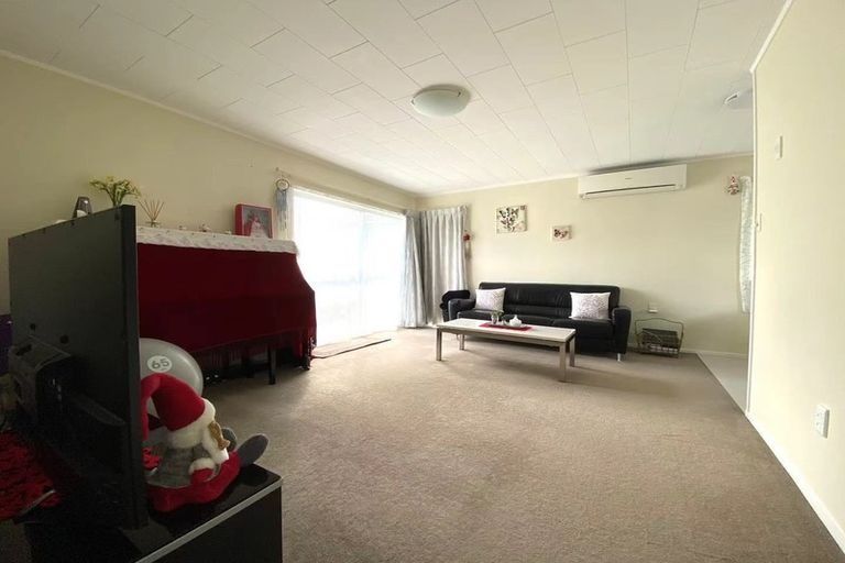 Photo of property in 59 Lavery Place, Sunnynook, Auckland, 0632