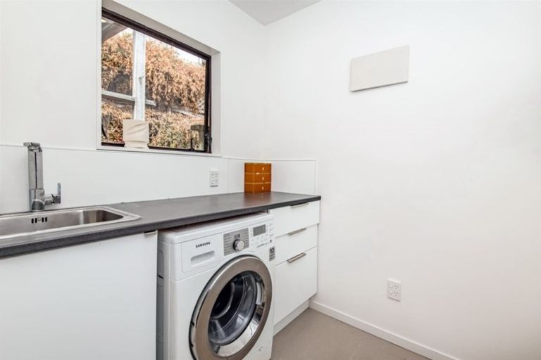 Photo of property in 2/16 Mistletoe Place, Browns Bay, Auckland, 0630