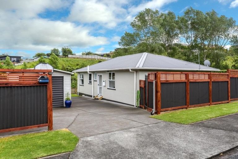 Photo of property in 10 Heaphy Street, Westown, New Plymouth, 4310