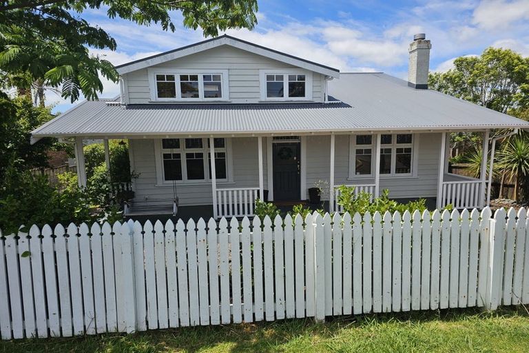 Photo of property in 18 Bayview Road, Hauraki, Auckland, 0622