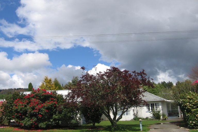 Photo of property in 4 Lynbert Road, Lynmore, Rotorua, 3010