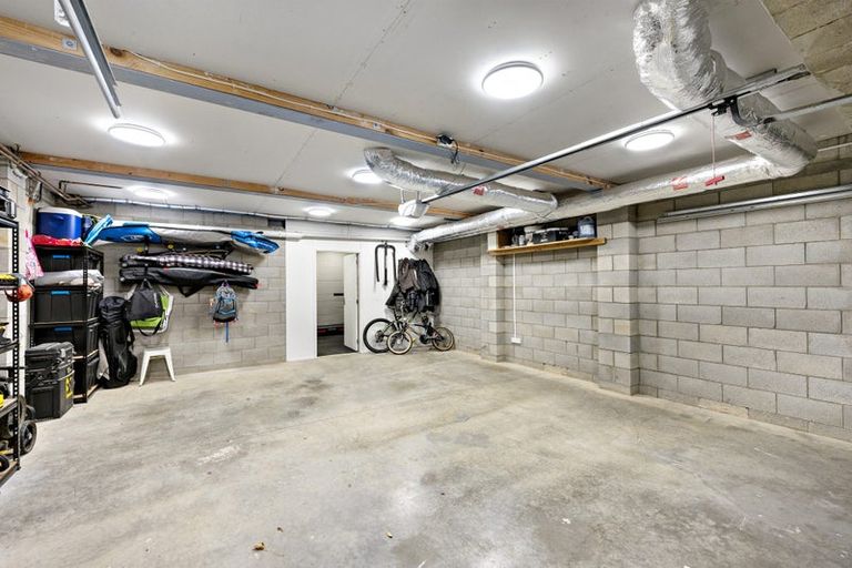 Photo of property in 60 Hawker Street, Mount Victoria, Wellington, 6011