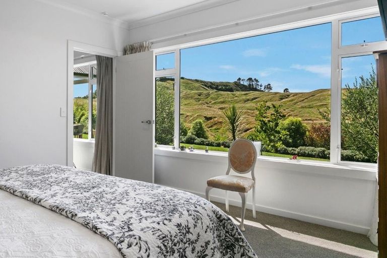 Photo of property in 98 Loch Views Road, Acacia Bay, Taupo, 3385