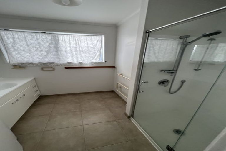 Photo of property in 27 Halberg Street, Glenfield, Auckland, 0629