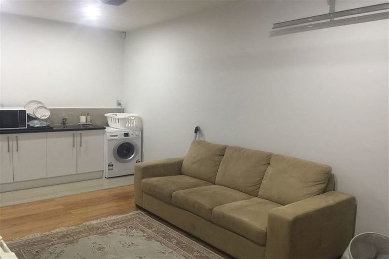 Photo of property in 10c Carlos Drive, Flat Bush, Auckland, 2016