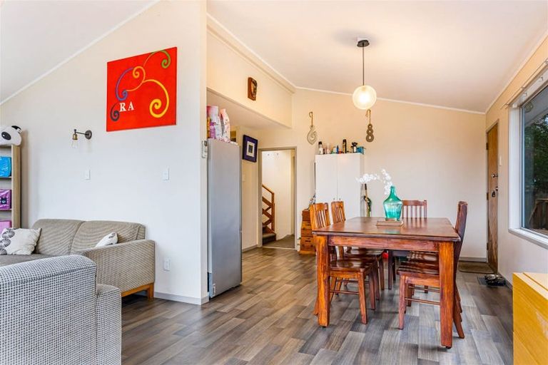 Photo of property in 10 Yule Place, Massey, Auckland, 0614