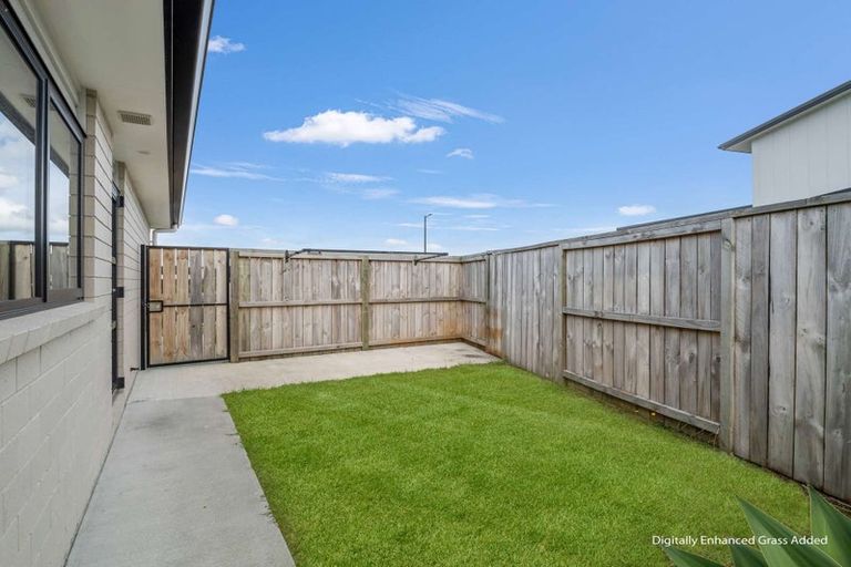 Photo of property in 13 Olney Court, One Tree Point, 0118