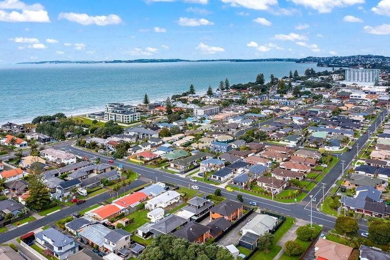 Photo of property in 11 West Hoe Road, Orewa, 0931