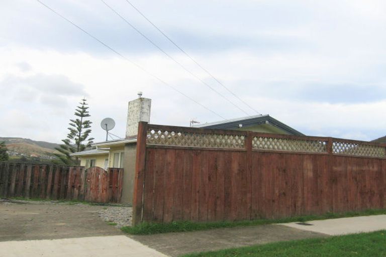 Photo of property in 46 Davidson Crescent, Tawa, Wellington, 5028