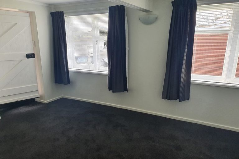 Photo of property in 1/177 Glenfield Road, Hillcrest, Auckland, 0627