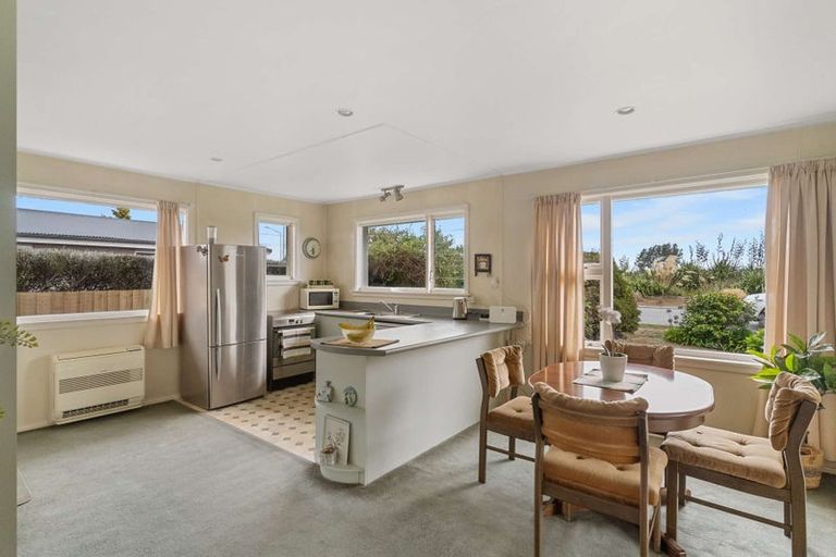 Photo of property in 155 Prestons Road, Redwood, Christchurch, 8051