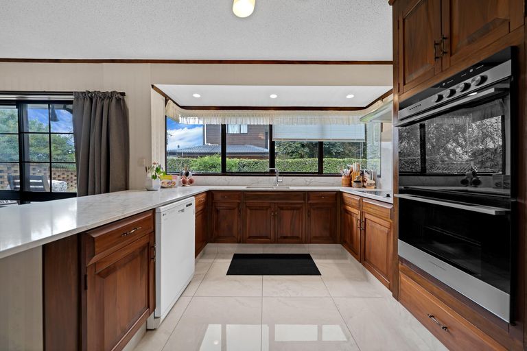 Photo of property in 11 Jessika Place, Conifer Grove, Takanini, 2112