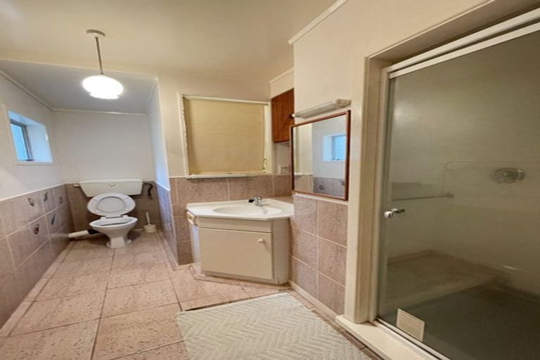 Photo of property in 16 Cypress Place, Sunnynook, Auckland, 0620