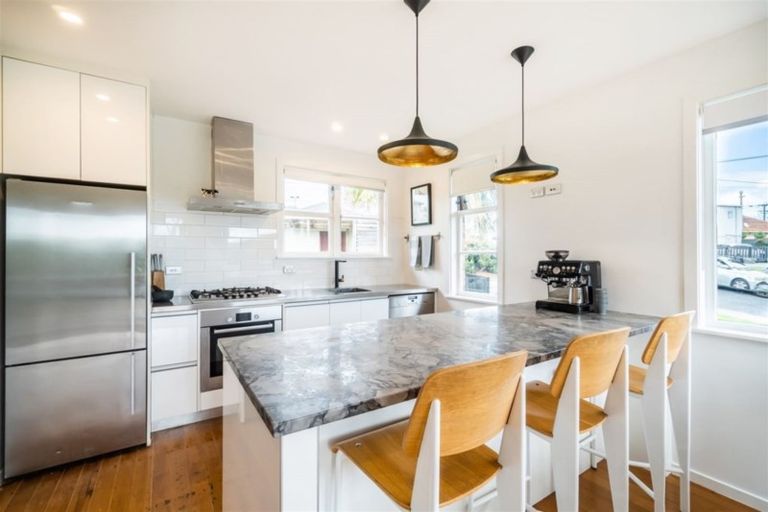 Photo of property in 2 Leander Road, Bayswater, Auckland, 0622