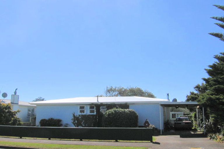 Photo of property in 3 Mark Perreau Place, Foxton, 4814