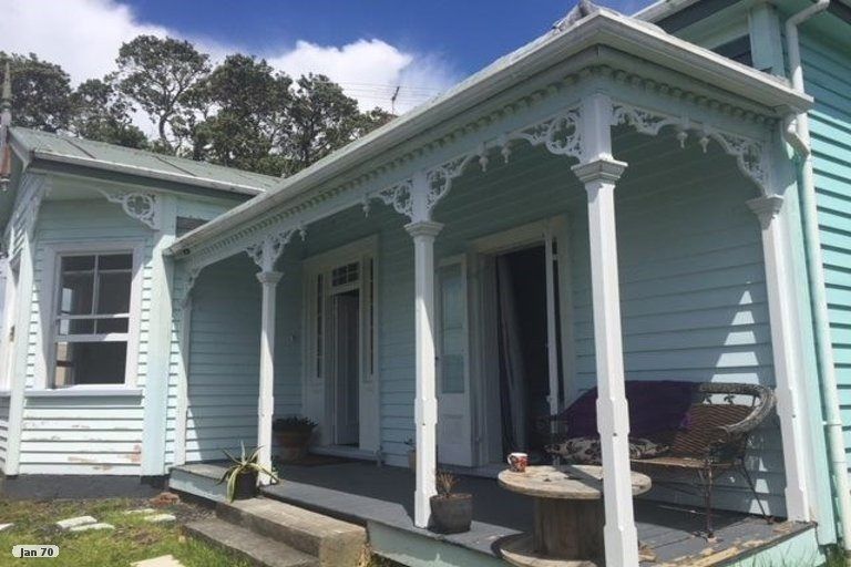 Photo of property in 5 Sampson Lane, Northcote, Auckland, 0627
