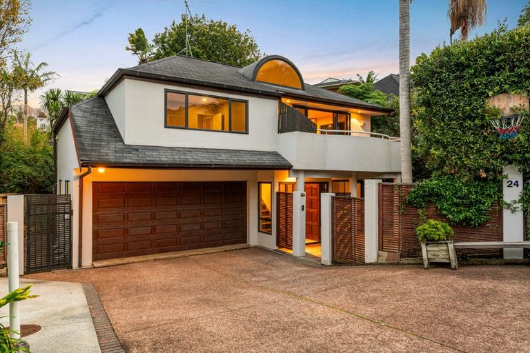 Photo of property in 2/24 Heathcote Road, Castor Bay, Auckland, 0620