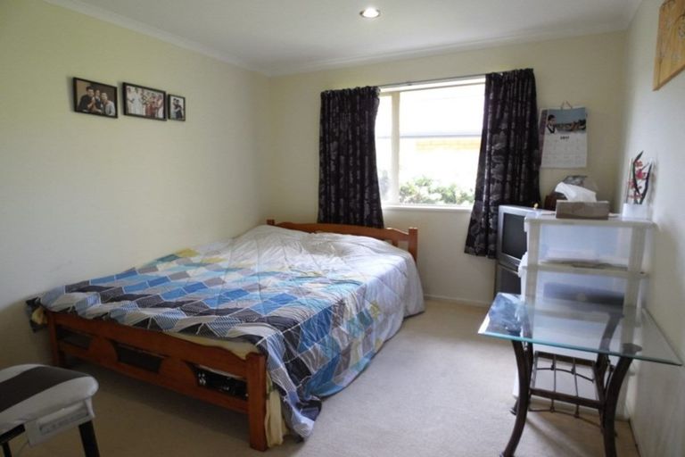Photo of property in 60 South Kensington Way, Henderson, Auckland, 0612